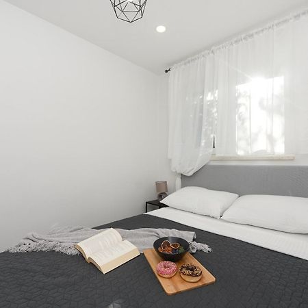 L&R Luxury Apartment- Free Parking زادار المظهر الخارجي الصورة