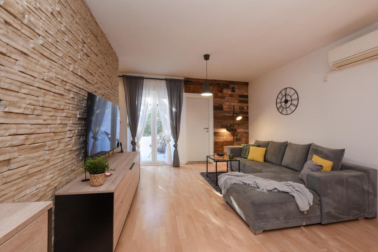 L&R Luxury Apartment- Free Parking زادار المظهر الخارجي الصورة
