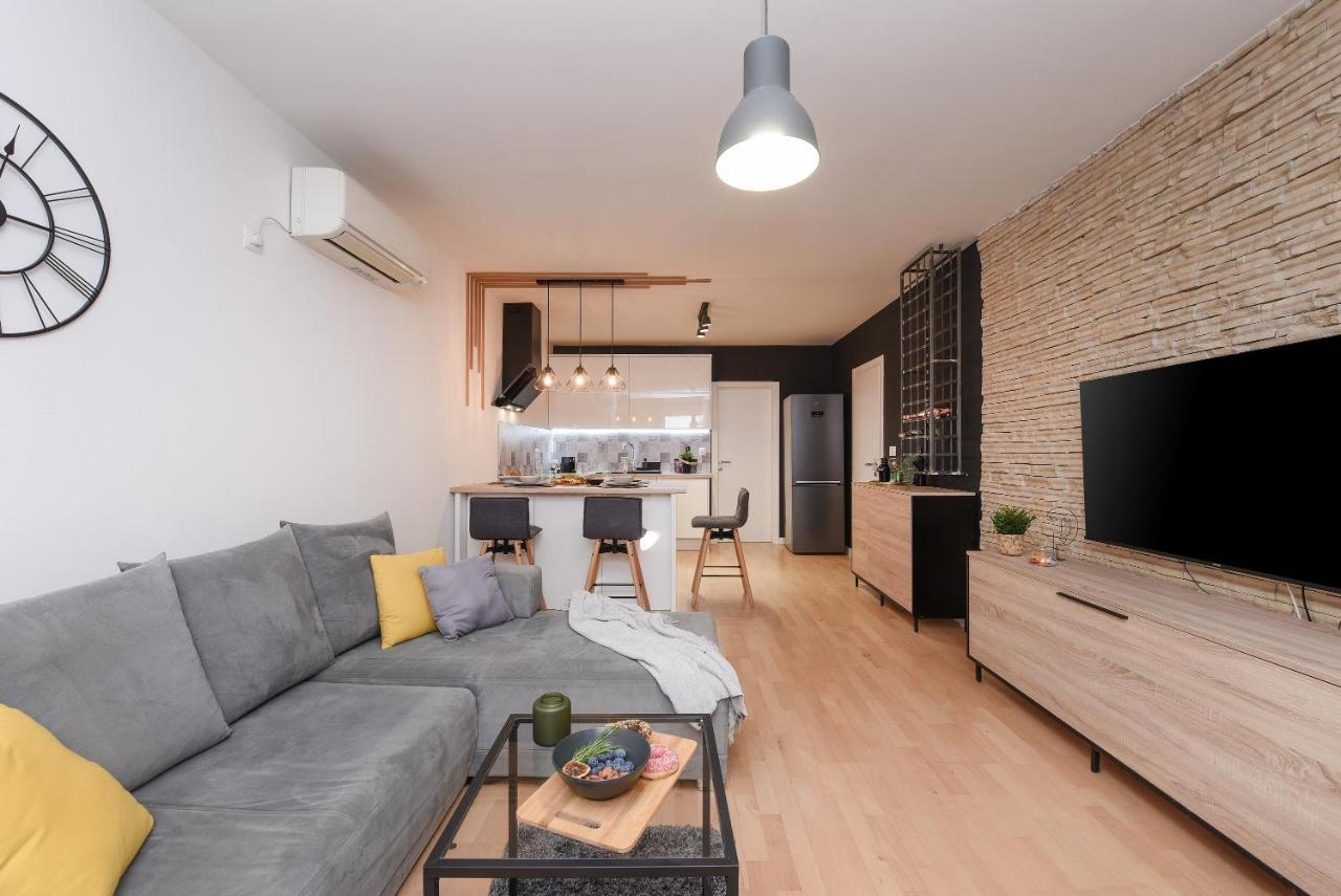 L&R Luxury Apartment- Free Parking زادار المظهر الخارجي الصورة