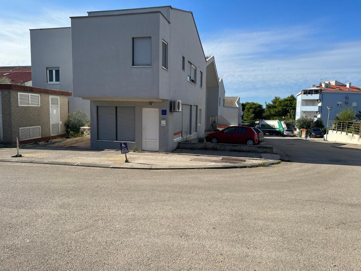 L&R Luxury Apartment- Free Parking زادار المظهر الخارجي الصورة